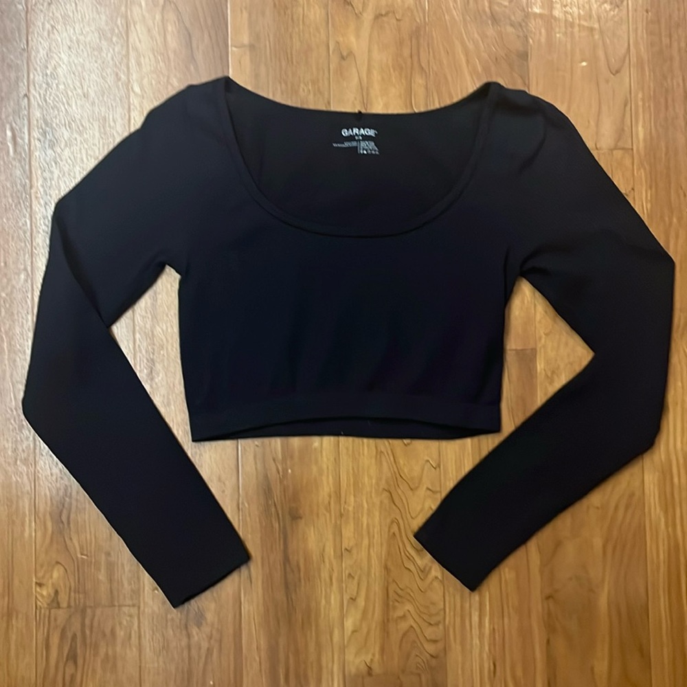 Garage Size Small Long-sleeve Crop Black Top